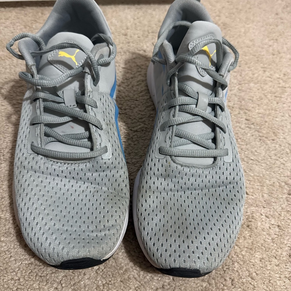 Puma Flyer Runner Men’s Lightweight Gray and Blue Tennis shoes, sneakers Size 9